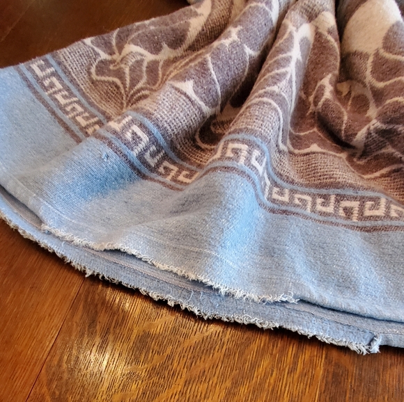 Lake house throw - Picture 2 of 3